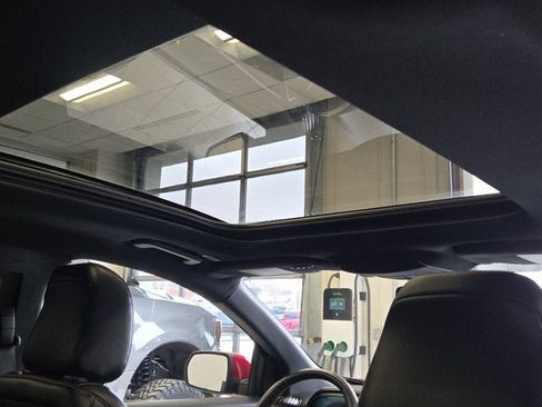 Used 2022 Ford Edge ST-Line w/ Class II Trailer Tow Package image 12