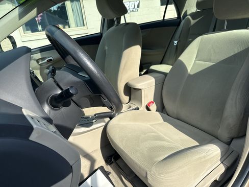 Used 2013 Toyota Corolla LE FWD image 20