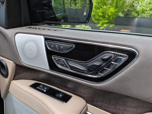 Used 2024 Lincoln Navigator Reserve AWD/4WD image 12
