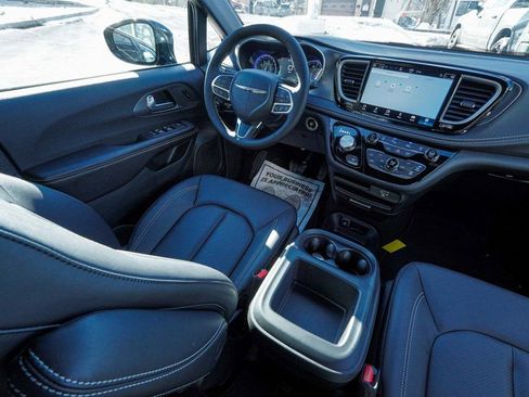 New 2026 Chrysler Pacifica Select image 36