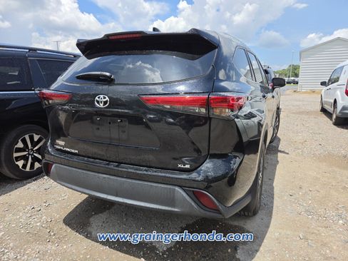 Used 2023 Toyota Highlander XLE FWD image 7
