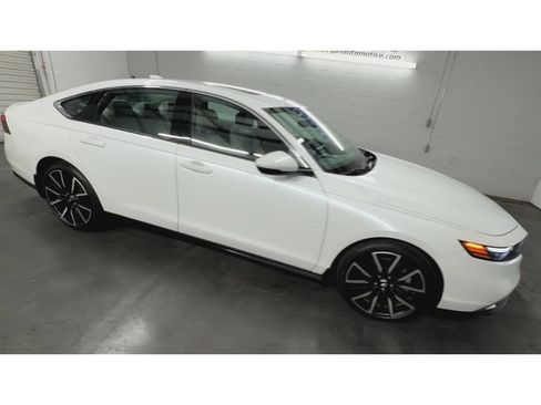Used 2024 Honda Accord Touring image 2