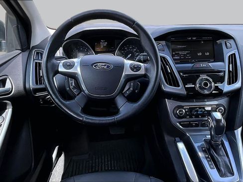 Used 2013 Ford Focus Titanium FWD image 6
