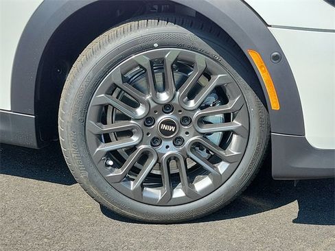 Used 2025 MINI Cooper 2-Door Hardtop image 8