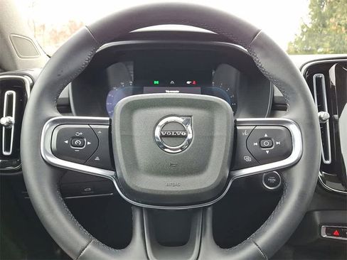 Used 2023 Volvo XC40 B5 Ultimate w/ Protection Package Premier image 16