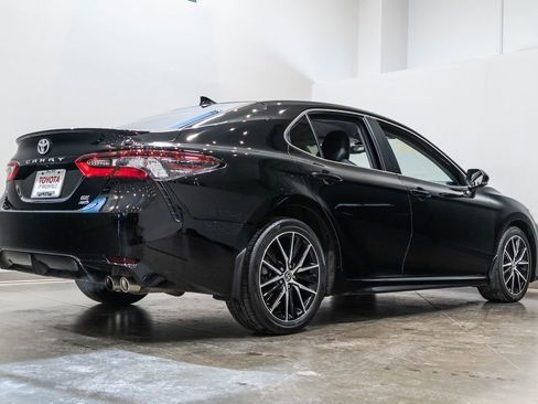 Used 2023 Toyota Camry SE image 9