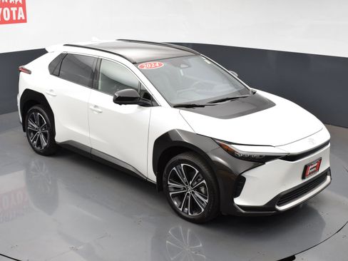 Used 2024 Toyota bZ4X Limited image 32
