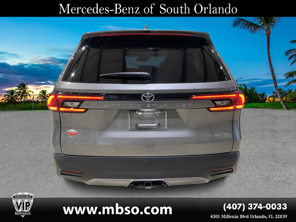Used 2025 Toyota Grand Highlander AWD image 16