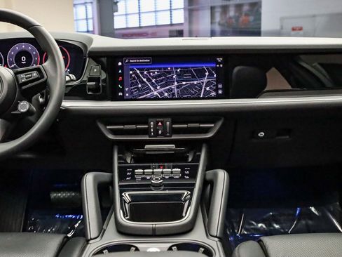 Certified 2025 Porsche Cayenne image 17