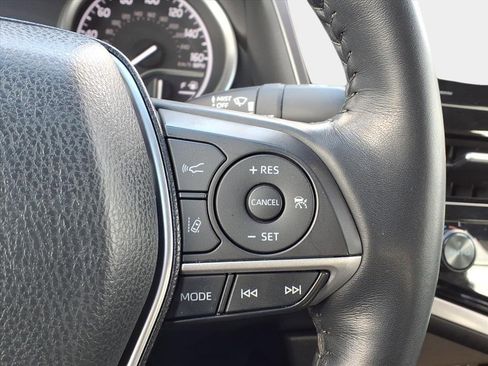 Used 2021 Toyota Camry XLE image 24