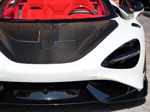Used 2022 McLaren 765LT RWD image 24