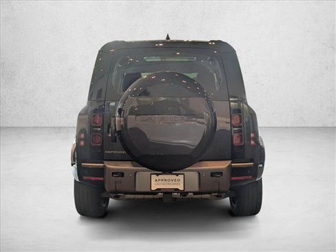 Used 2025 Land Rover Defender 110 X-Dynamic SE AWD/4WD image 6