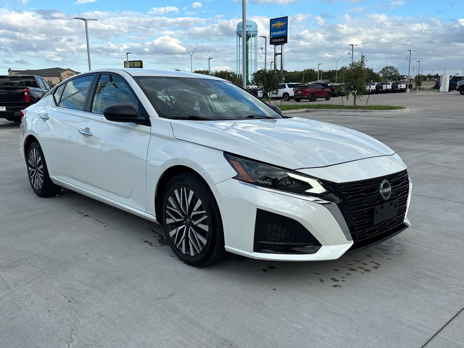 Used 2024 Nissan Altima 2.5 SV FWD image 7