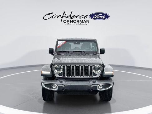 Used 2025 Jeep Wrangler Unlimited Sahara AWD/4WD image 2