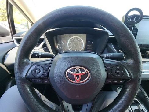 Used 2022 Toyota Corolla LE FWD image 29