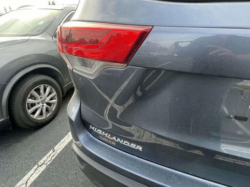 Used 2019 Toyota Highlander XLE image 11