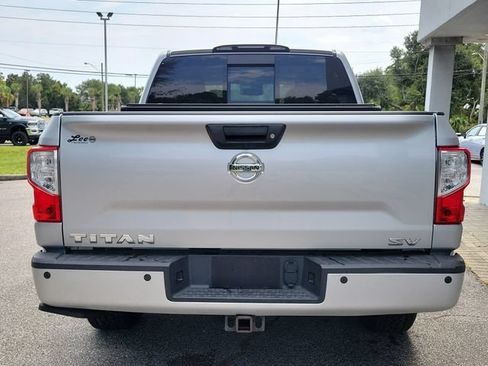 Used 2019 Nissan Titan SV w/ SV Convenience Package RWD image 4