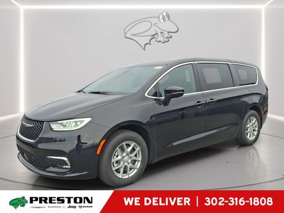 New 2026 Chrysler Pacifica Select