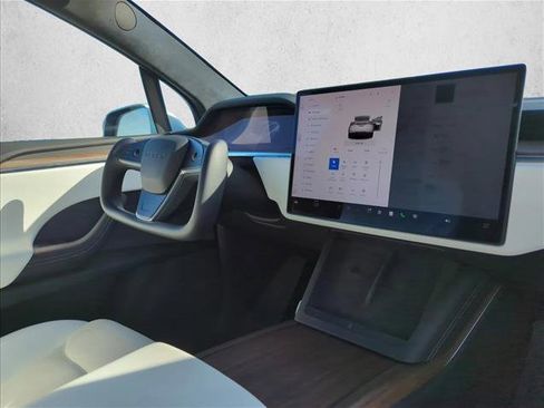 Used 2022 Tesla Model X image 27