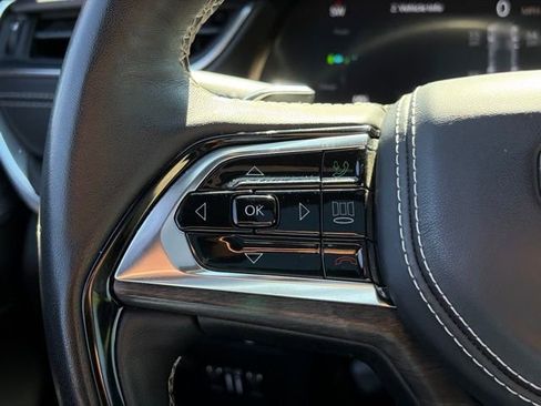 Used 2023 Jeep Grand Cherokee Overland w/ Advanced Protech Group III image 18