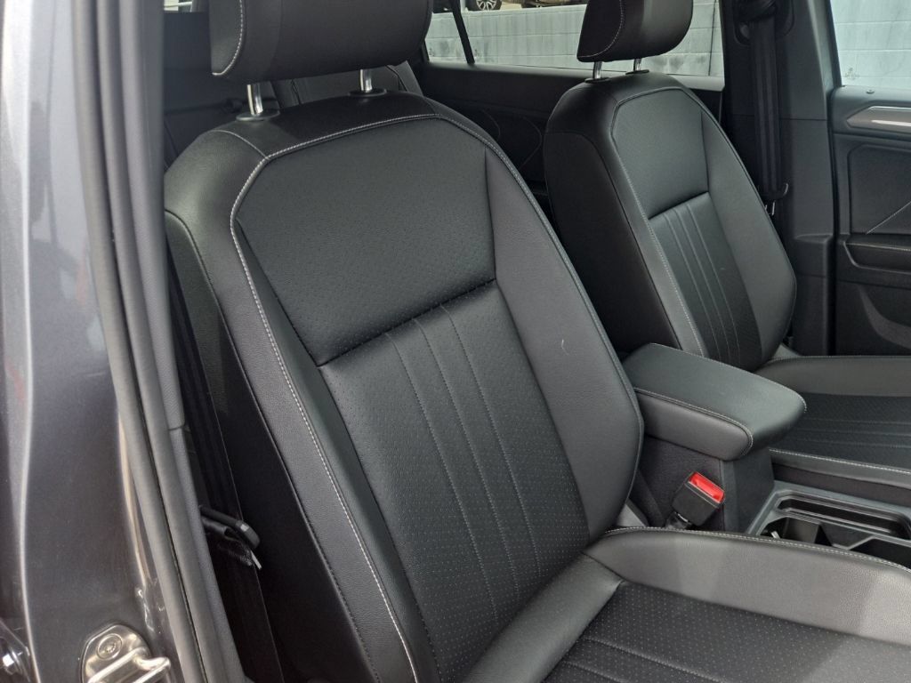 Used 2023 Volkswagen Tiguan SE R-Line FWD image 18