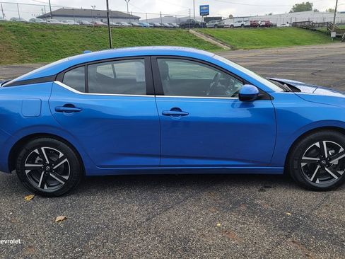 Used 2024 Nissan Sentra SV FWD image 14