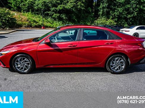 Used 2024 Hyundai Elantra SEL FWD image 6