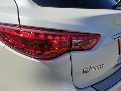 Used 2017 INFINITI QX70 2WD w/ Premium Package image 10