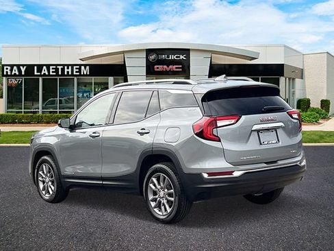 Used 2024 GMC Terrain SLT w/ LPO, Floor Liner Package AWD/4WD image 3