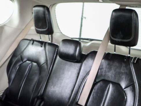 Used 2023 Chrysler Pacifica Touring-L image 25
