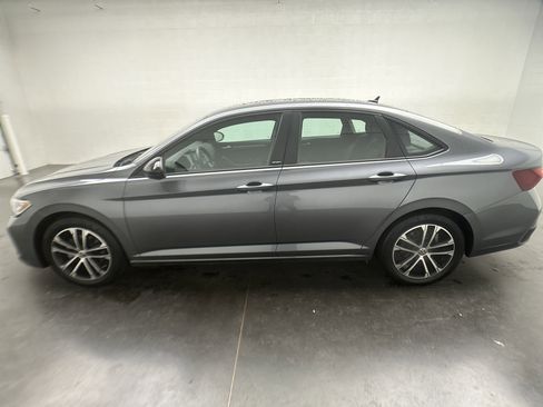 Used 2024 Volkswagen Jetta Sport image 6
