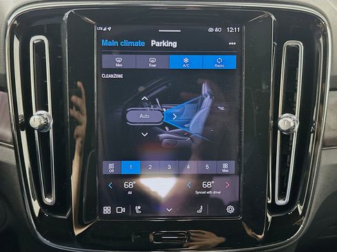 Used 2023 Volvo XC40 Recharge Ultimate image 24