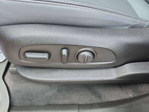 Used 2019 Buick Enclave Essence FWD image 19