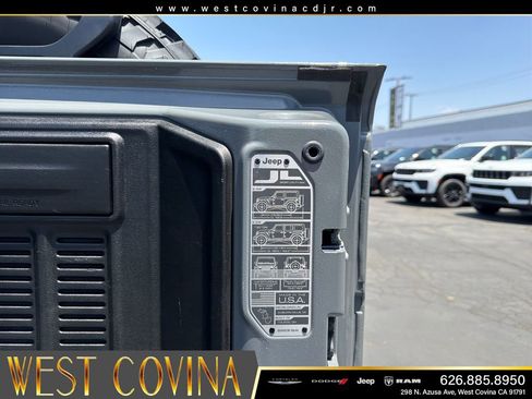 Used 2023 Jeep Wrangler Unlimited AWD/4WD image 16