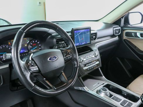 Used 2020 Ford Explorer XLT w/ Equipment Group 202A RWD image 22