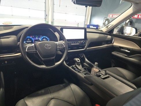 Used 2024 Toyota Grand Highlander Platinum image 2