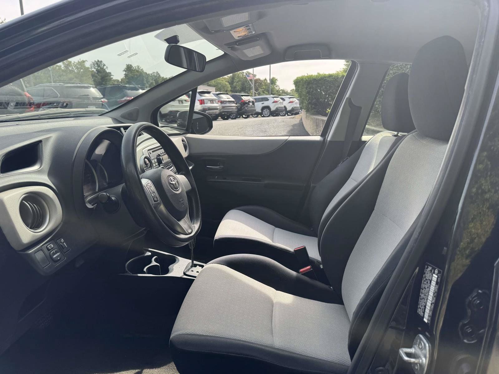 Used 2014 Toyota Yaris LE FWD image 17