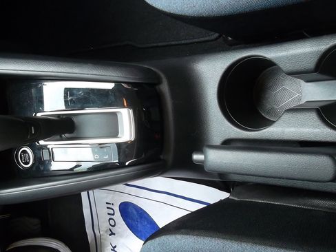 Used 2025 Nissan Versa SV image 11