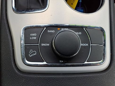 Used 2018 Jeep Grand Cherokee Limited image 24