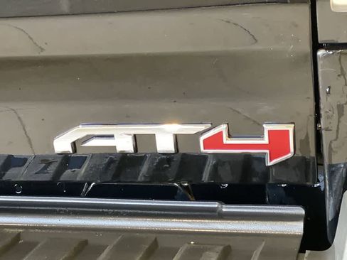 Used 2022 GMC Canyon AT4 image 12