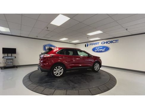 Used 2019 Ford Edge Titanium w/ Cold Weather Package AWD/4WD image 2