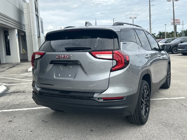 Used 2023 GMC Terrain SLT w/ Tech Package FWD image 6