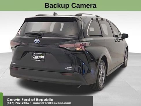 Used 2024 Toyota Sienna XLE image 8