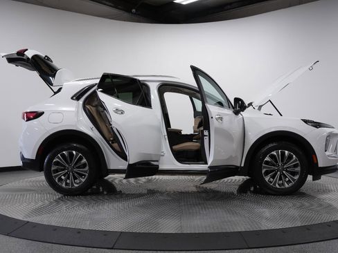 Used 2024 Buick Envision Preferred AWD/4WD image 11