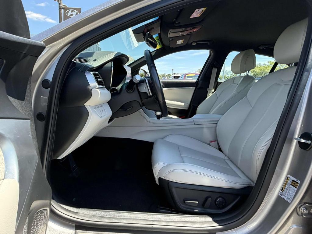Certified 2025 Genesis G70 2.5T AWD/4WD image 9