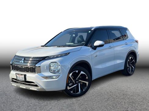 Used 2024 Mitsubishi Outlander SEL image 1