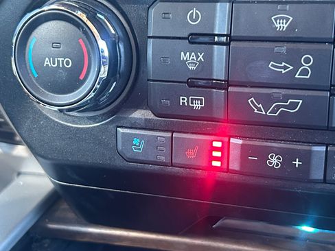 Used 2020 Ford F150 Lariat image 25