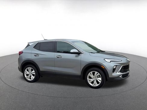 Used 2025 Buick Encore GX Preferred AWD/4WD image 2
