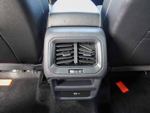 Used 2023 Volkswagen Taos SE w/ Panoramic Sunroof Package image 26