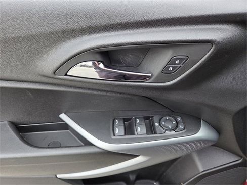 Certified 2024 Chevrolet Trax RS w/ Driver Confidence Package image 17